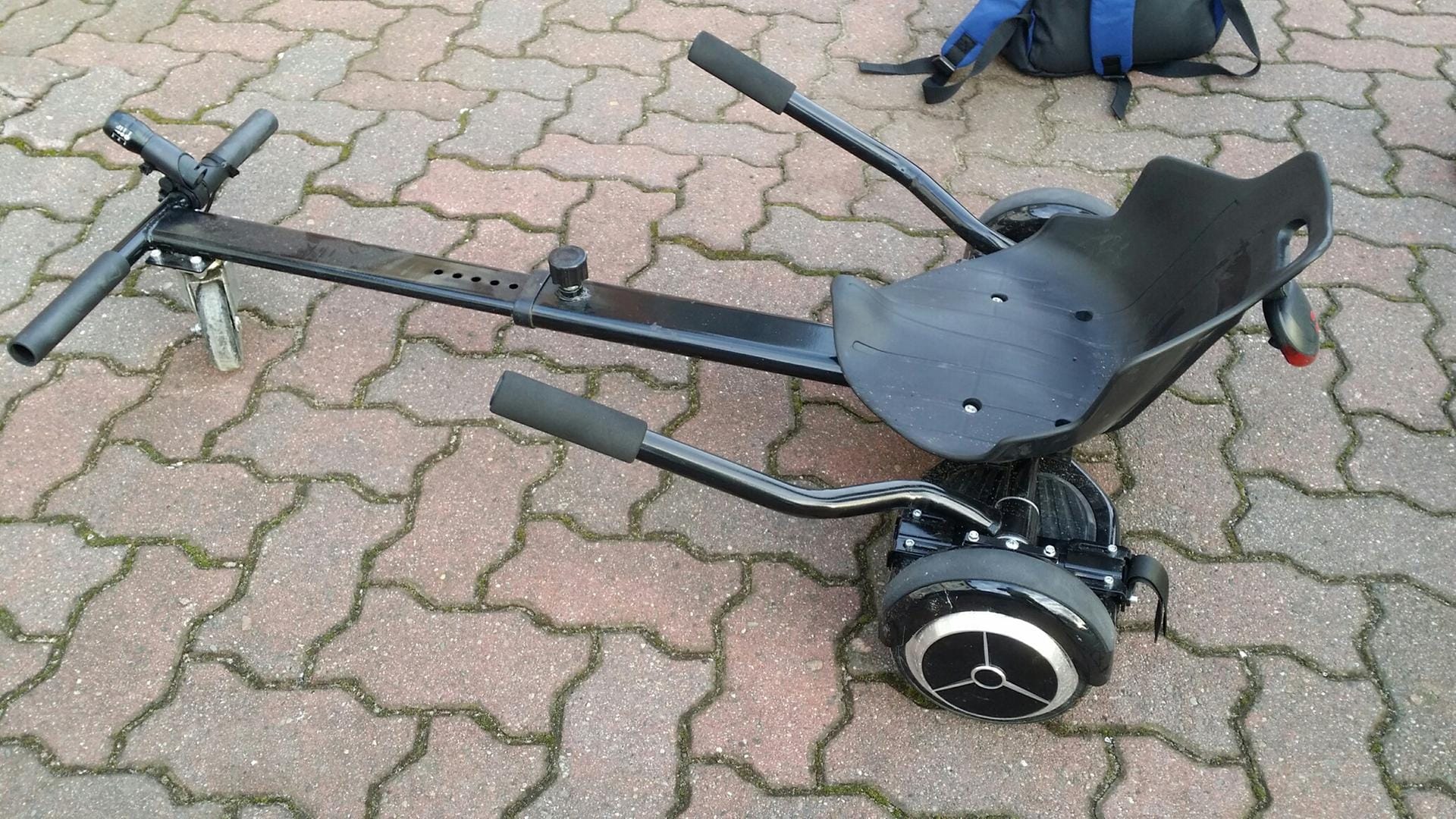 Diese Hoverboard-Konstruktion zog die Aufmerksamkeit der Polizei auf sich.