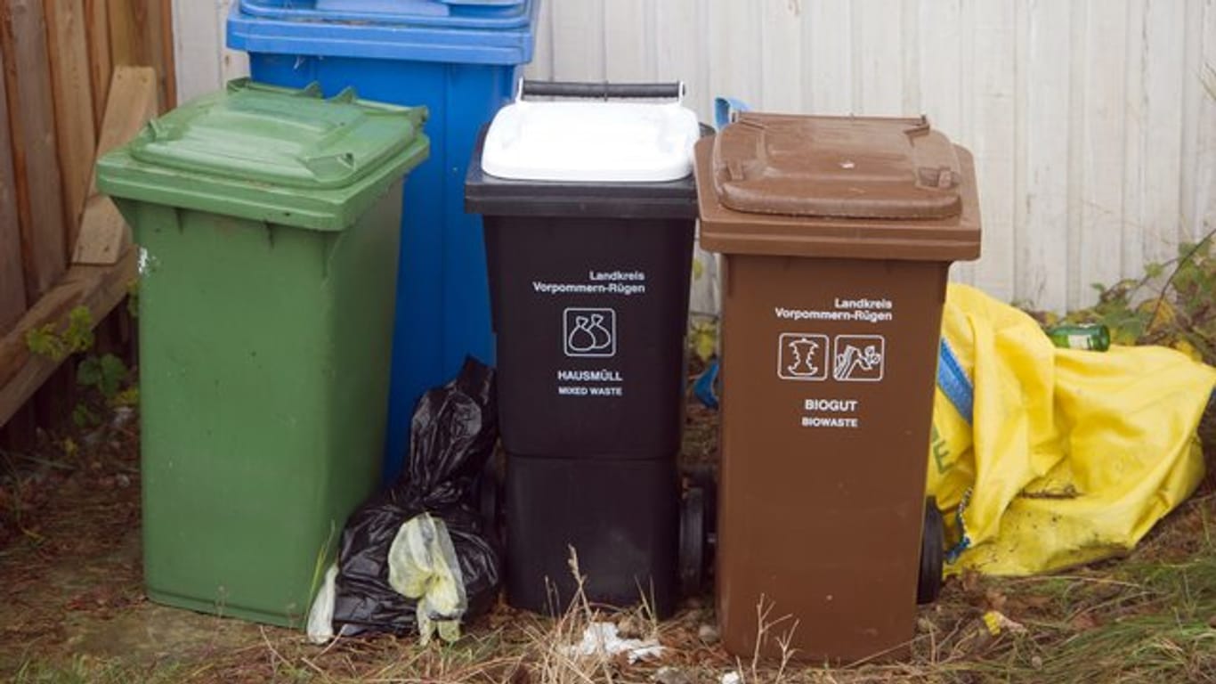 Wer in manchen Kommunen seine Mülltonnen mit gepresstem Abfall füllt, muss mit hohen Geldstrafen rechnen.