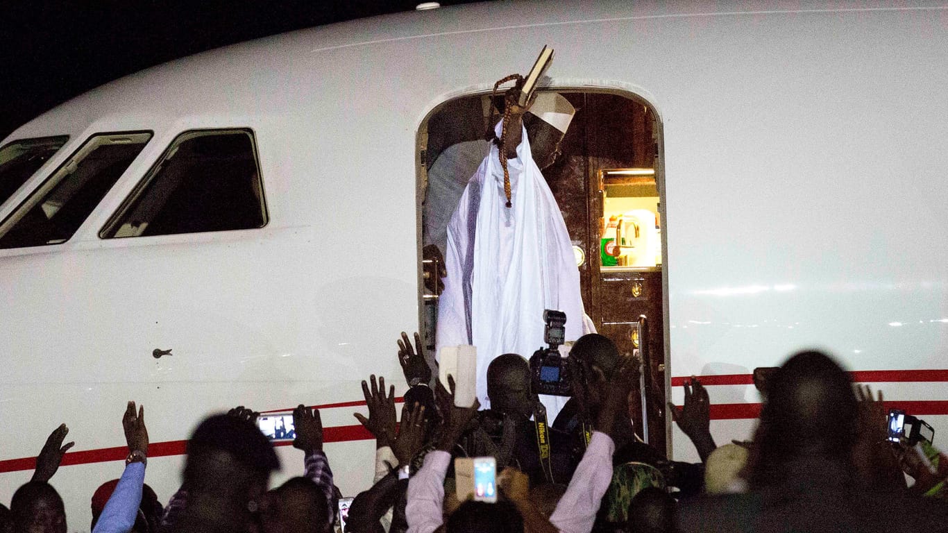 Jammeh bei seinem Abflug.