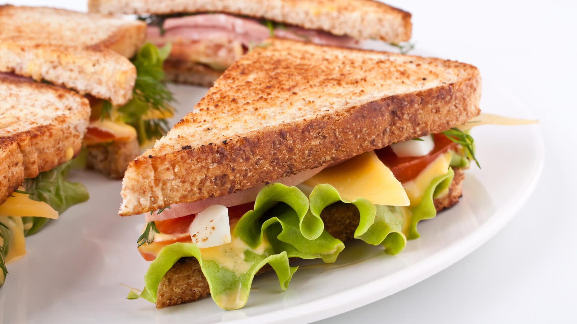 Wie viele Nährwerte das Toastbrot bringt, hängt auch vom Belag ab.