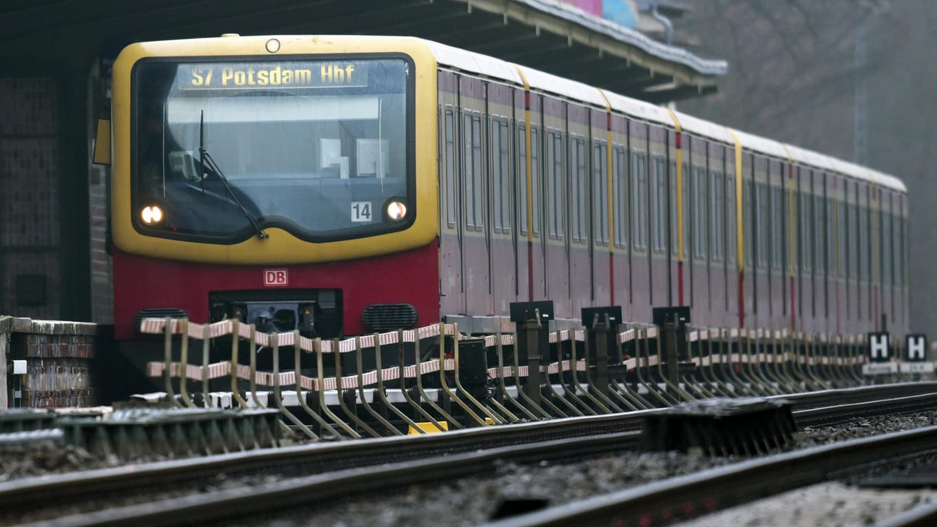 Kriminelle Kontrolleure haben in der Berliner S-Bahn ihr Unwesen getrieben.