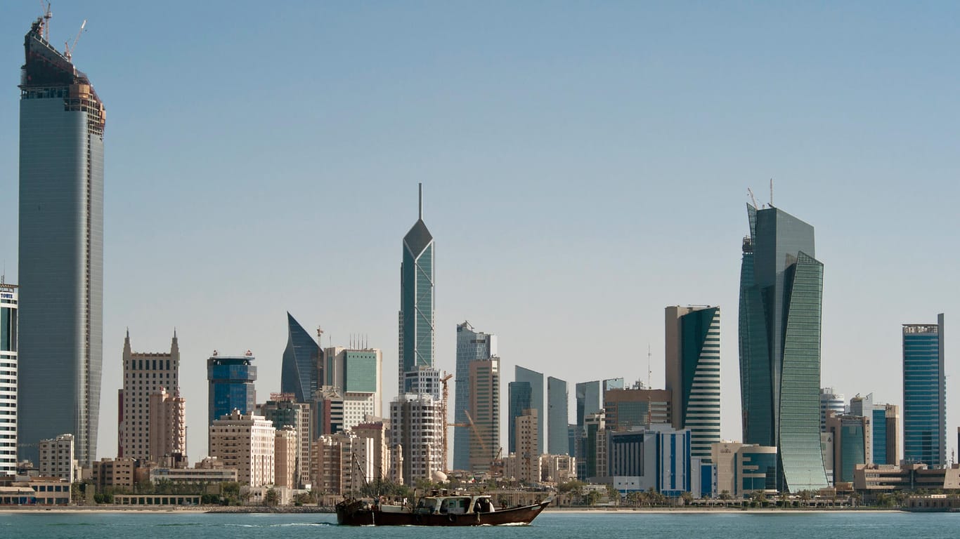 Die Skyline von Kuwait Stadt.