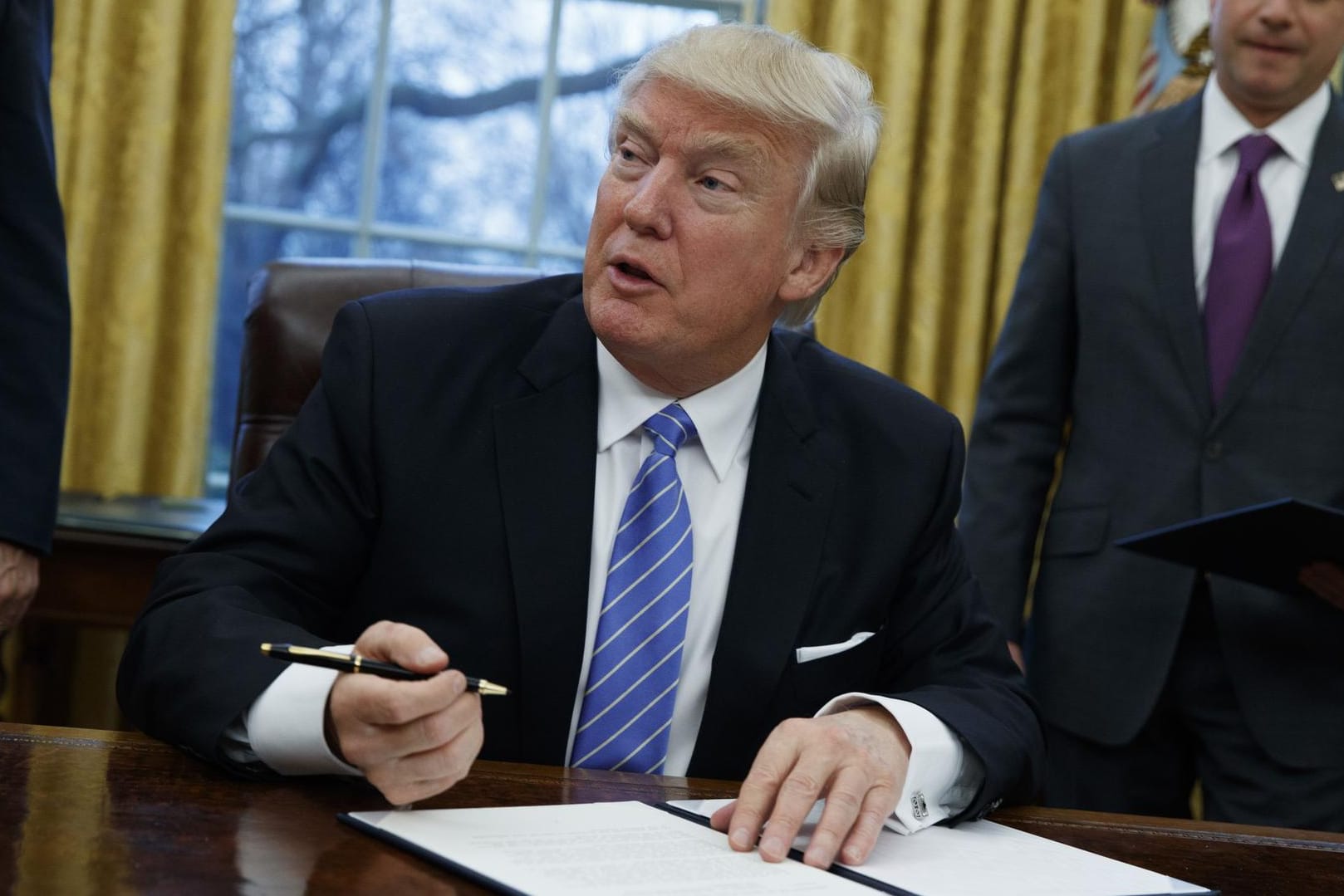 Der neue US-Präsident Donald Trump bleibt bei seiner Einschätzung, bei der Wahl im November sei nicht alles mit rechten Dingen zugegangen.