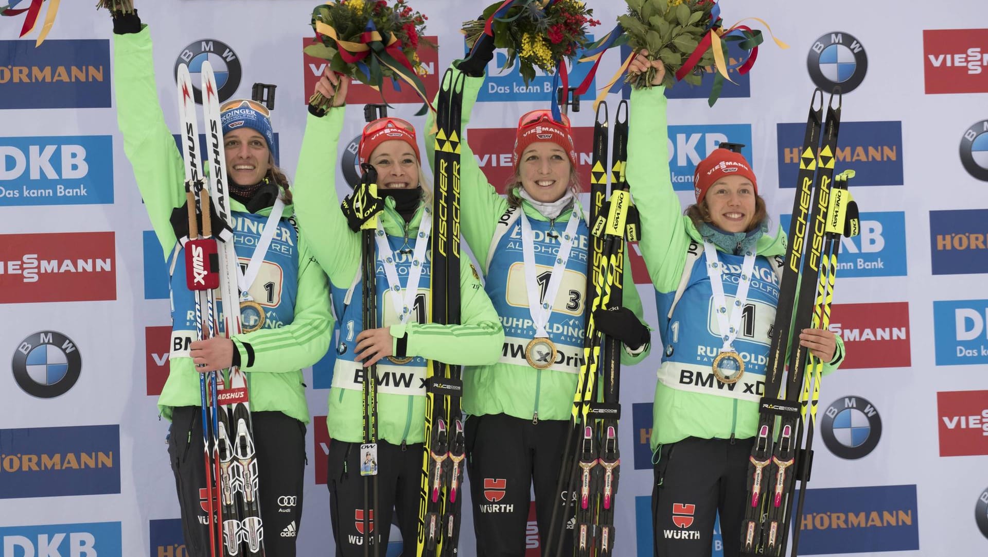 Die deutschen Damen wollen auch bei der WM jubeln. Hier nach einem Staffelerfolg von links Vanessa Hinz, Maren Hammerschmidt, Franziska Preuß und Laura Dahlmeier.