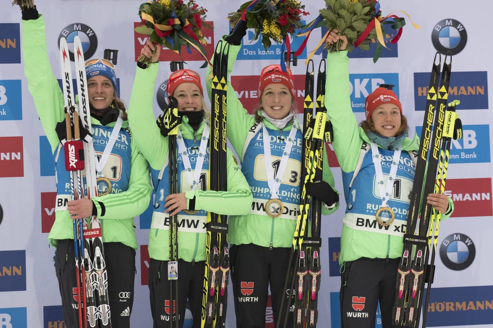 Die deutschen Damen wollen auch bei der WM jubeln. Hier nach einem Staffelerfolg von links Vanessa Hinz, Maren Hammerschmidt, Franziska Preuß und Laura Dahlmeier.