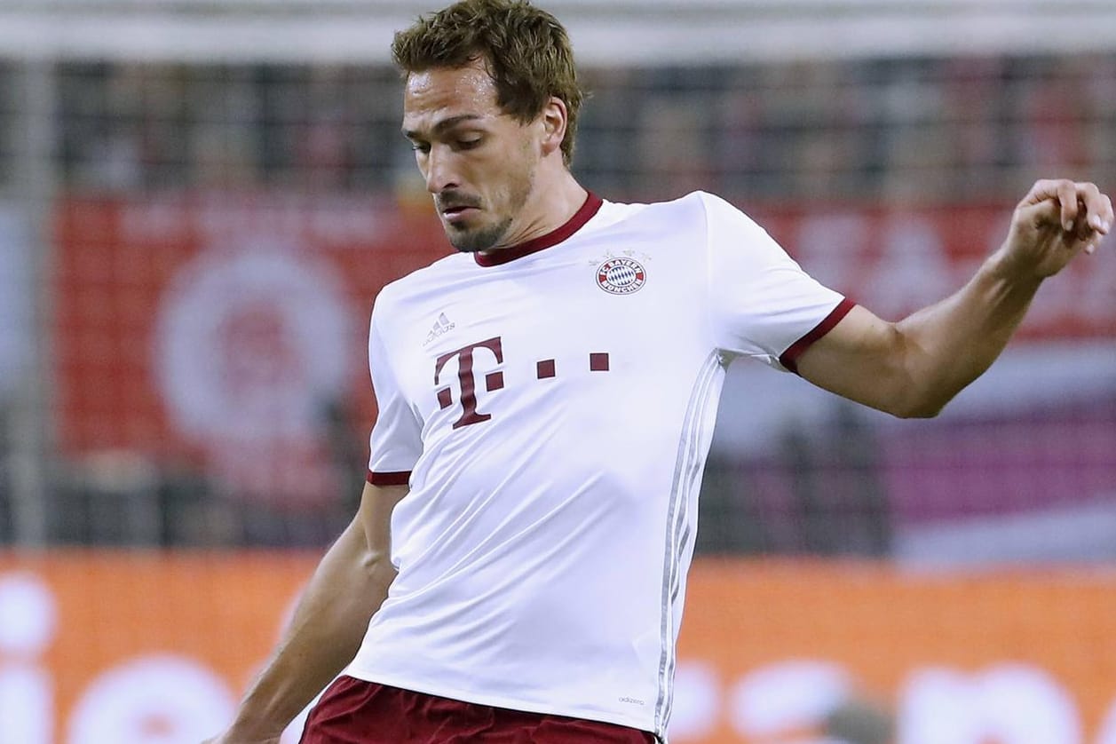 Der FC Bayern hat sich Abwehrspieler Mats Hummels etwa 35 Millionen Euro kosten lassen.