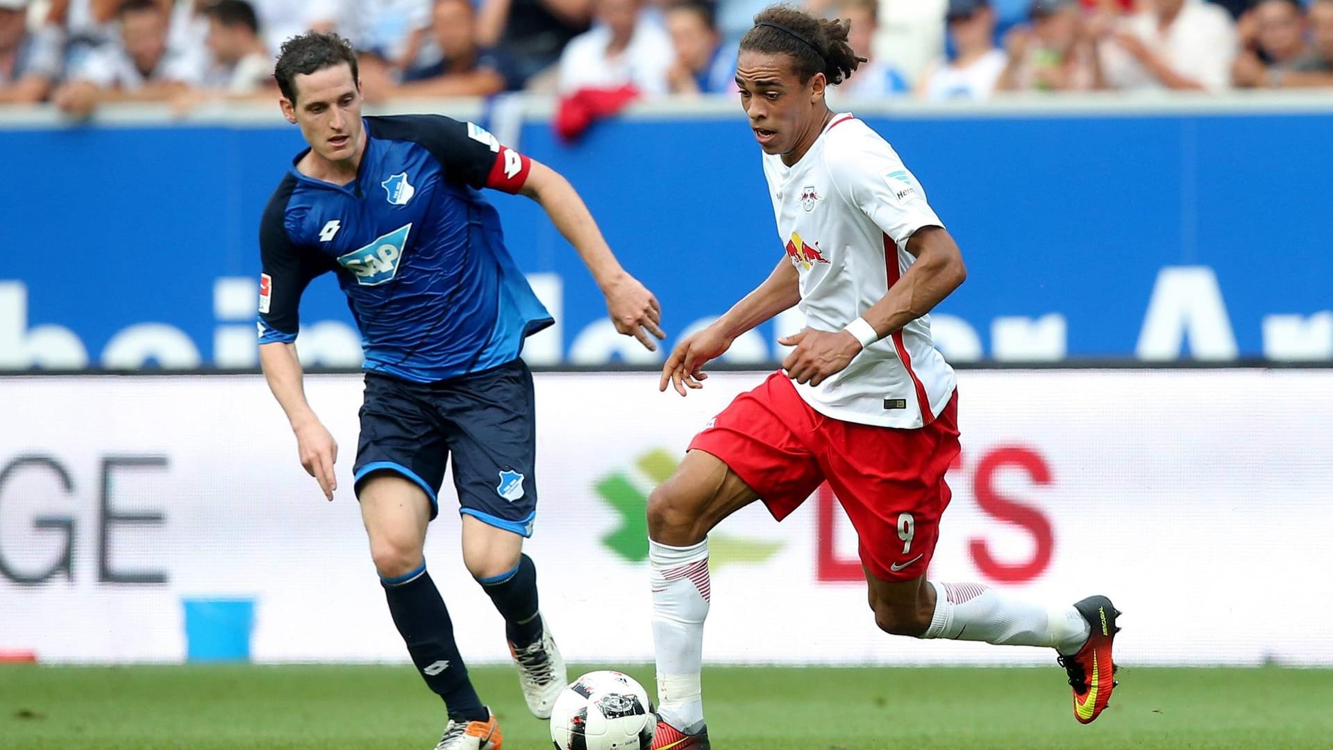 Szene aus dem Hinspiel: Hoffenheims Sebastian Rudy (links) im Duell mit Yussuf Poulsen von RB Leipzig. Szene aus dem Hinspiel: Hoffenheims Sebastian Rudy (links) im Duell mit Yussuf Poulsen von RB Leipzig.