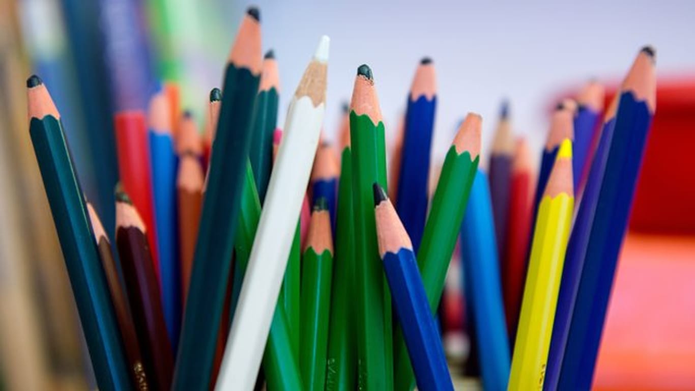 20 bis 30 Prozent der Stifte und Malfarben halten die Grenzwerte für Blei nach EU-Angaben nicht ein.