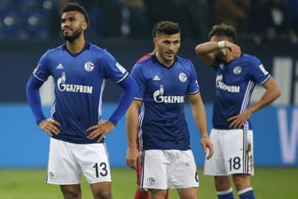 Enttäuschte Gesichter der Schalke-Profis nach dem 0:1 gegen Eintracht Frankfurt.