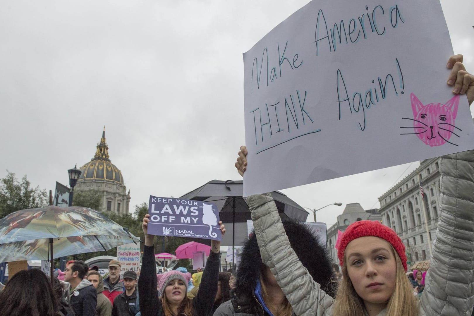 "Make America think again", antworten kalifornische Demonstranten auf das Mantra des neuen US-Präsidenten Donald Trump mit seinem "Make America great again".