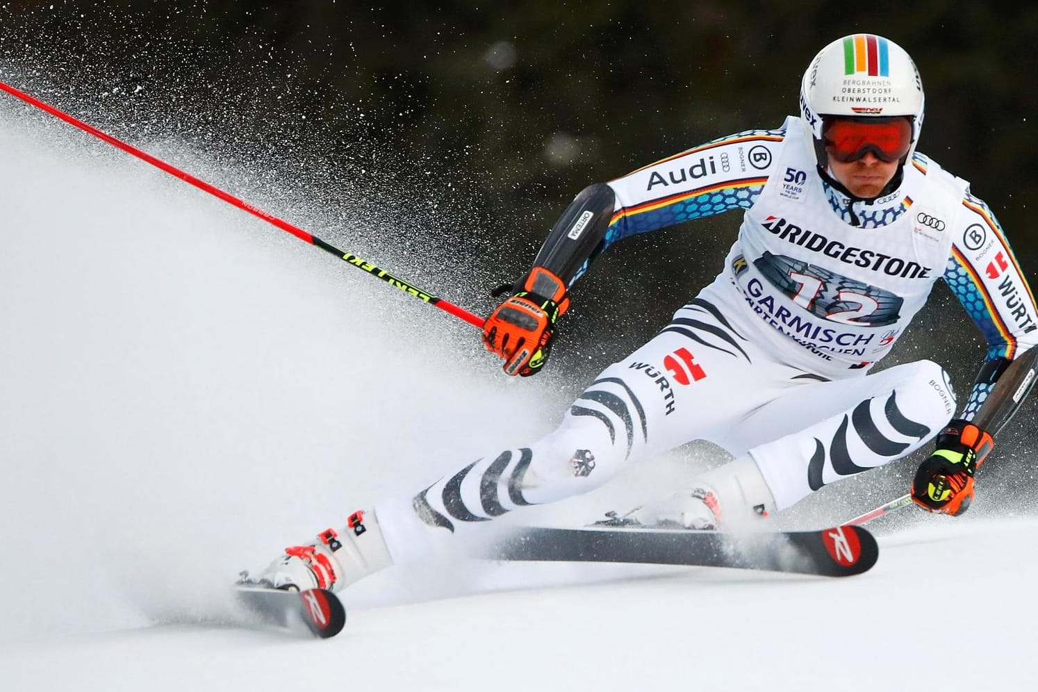 Stefan Luitz geht beim Riesenslalom in Garmisch-Partenkirchen ans Limit.