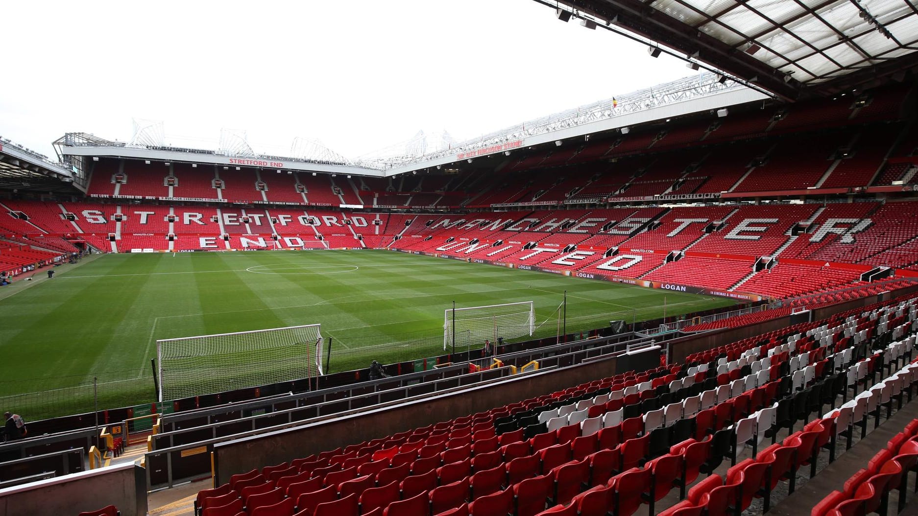 Im Old-Trafford-Stadion in Manchester hat es gebrannt.