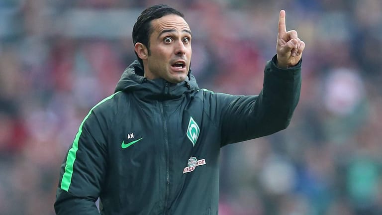 Erhobener Zeigefinger: Werder-Trainer Alexander Nouri äußert sich zu Entscheidungen des neuen US-Präsidenten Donald Trump.