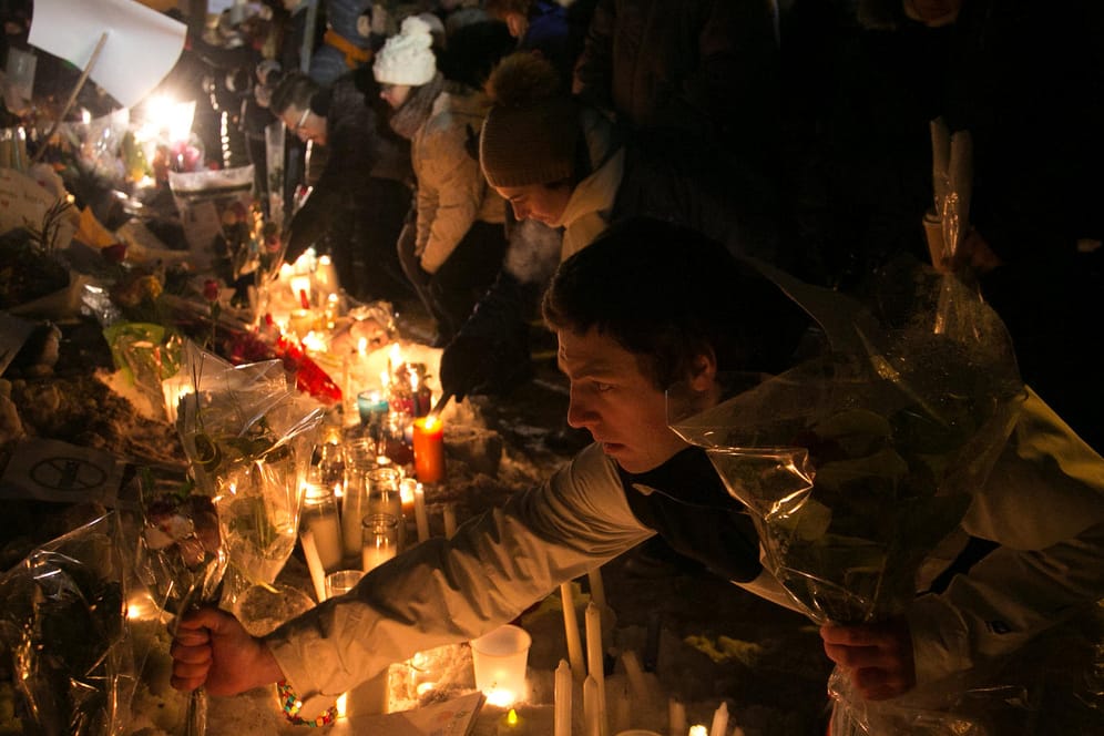 Große Anteilnahme zeigten viele Menschen nach dem Anschlag in der kanadischen Stadt Quebec.