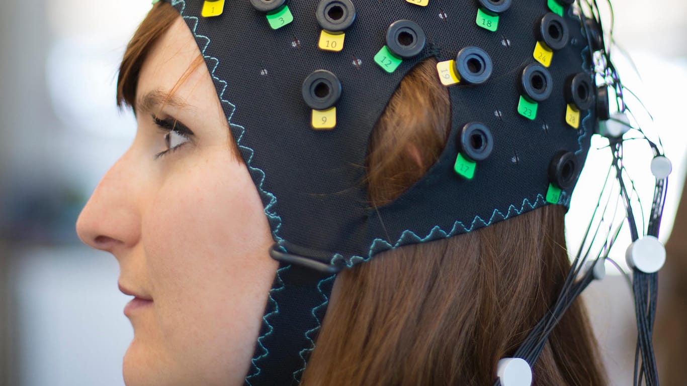 Diese besonderen Kopfhaube soll gelähmten Patienten die Kommunikation mit der Außenwelt ermöglichen.