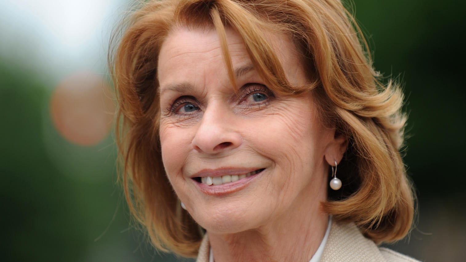 Senta Berger im Jahr 2013 bei Dreharbeiten des ARD-Films "Freundinnen" in München.