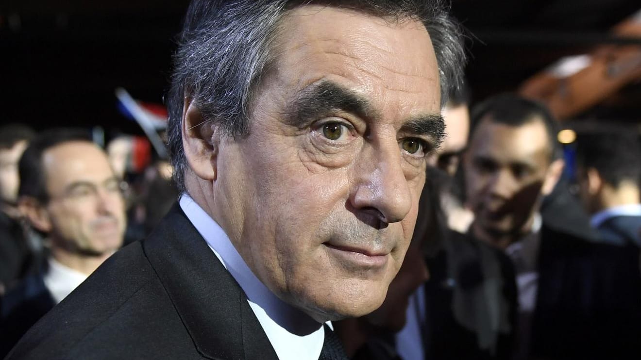 Der Druck auf den französischen Präsidentschaftskandidaten François Fillon nimmt zu. Der Druck auf den französischen Präsidentschaftskandidaten François Fillon nimmt zu.