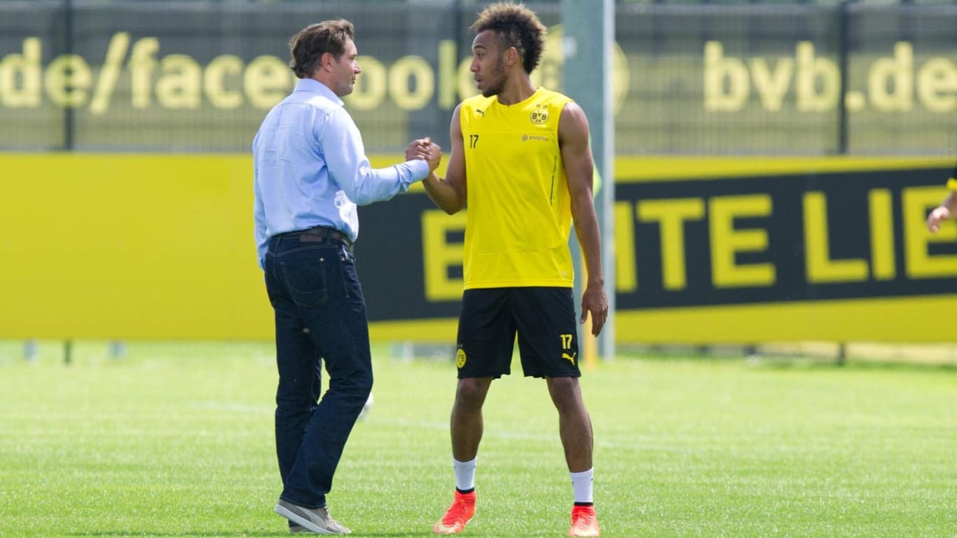 Borussia Dortmunds Sportdirektor Michael Zorc (li.) und Pierre-Emerick Aubameyang.