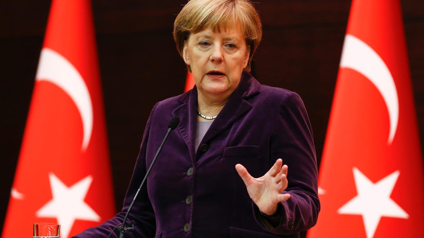 Bundeskanzlerin Angela Merkel will bei ihrem Türkei-Besuch erstmals Gespräche mit Oppositionspolitikern führen.