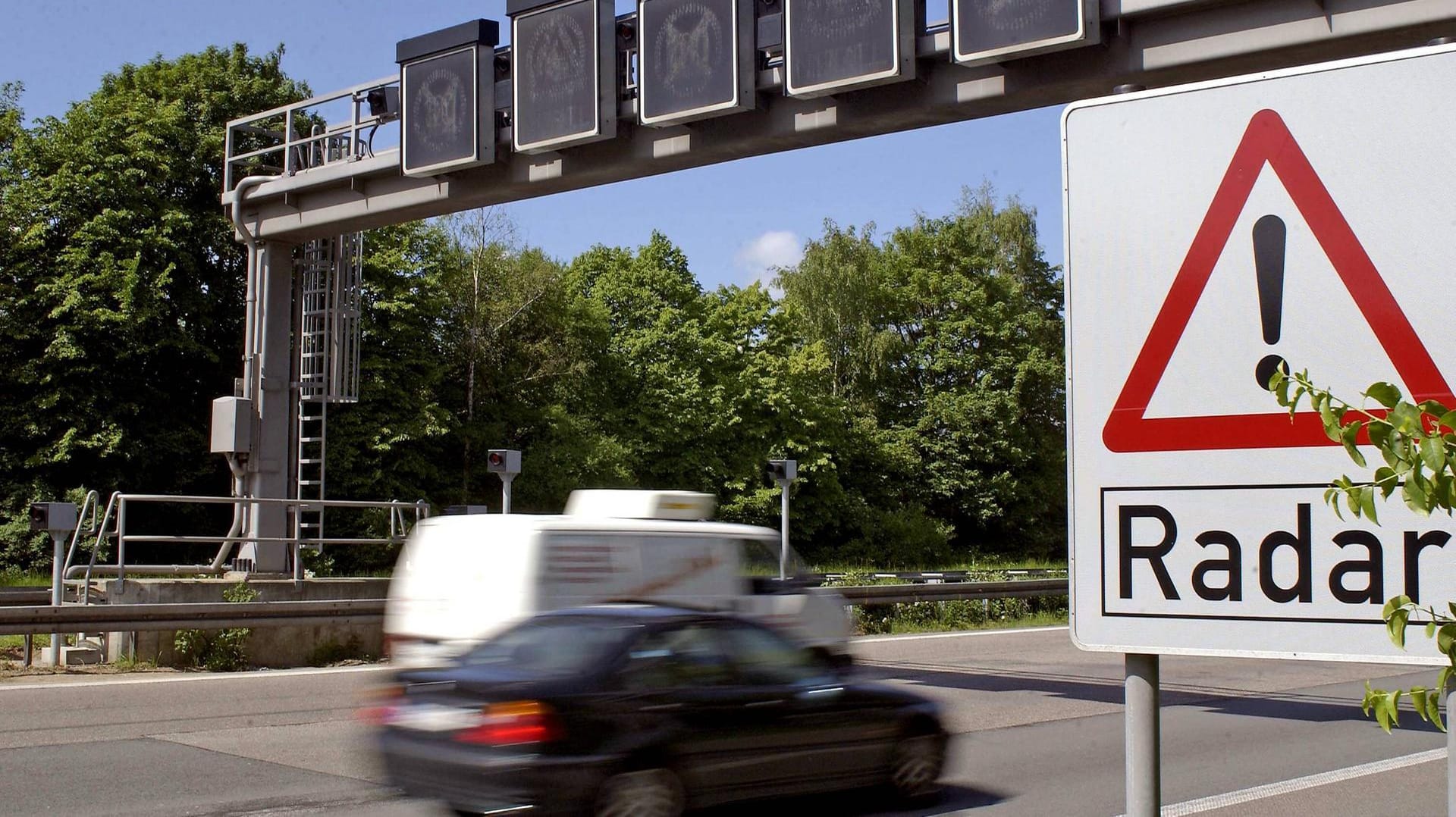 Blitzanlage auf der A3 nahe Köln.