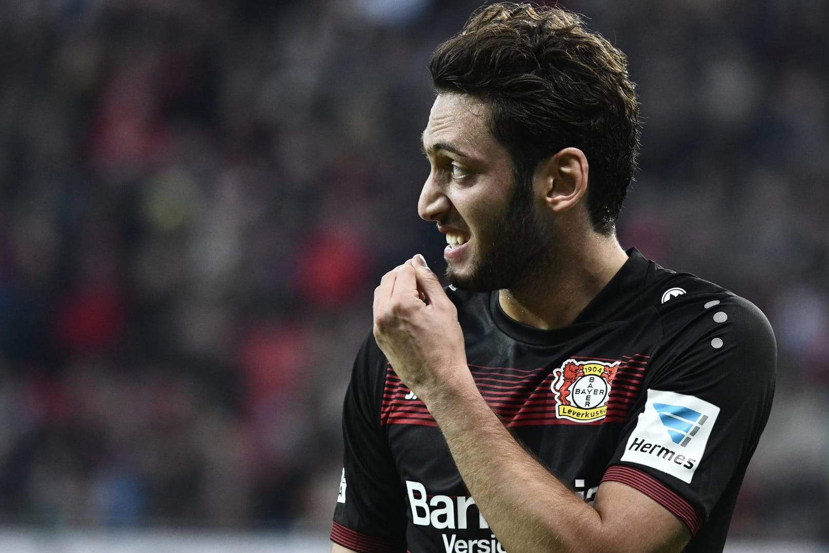 Hakan Calhanoglu muss sich einiges von Trabzonspors Vize-Präsident anhören.