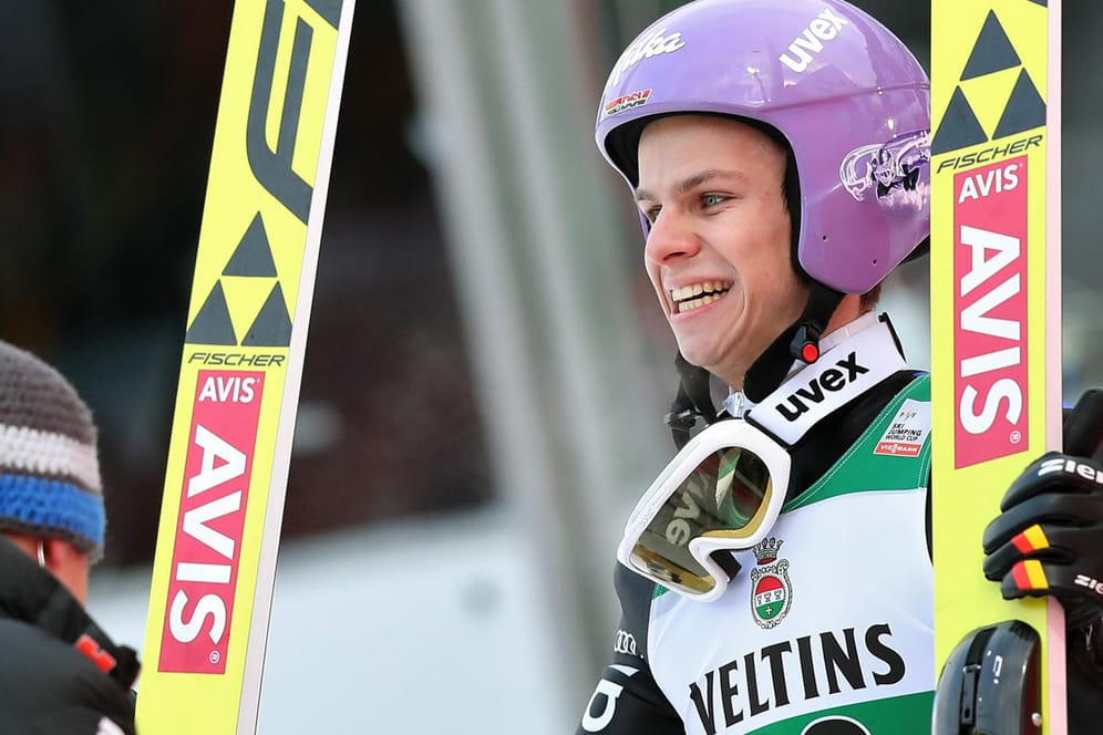 Andreas Wellinger hat nach dem Skifliegen in Oberstdorf gut lachen.