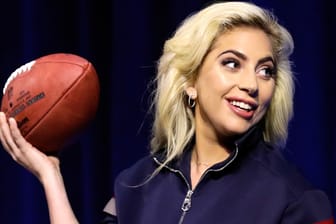 Lady Gaga in Houston bei der Pressekonferenz zum 51. NFL Super Bowl.