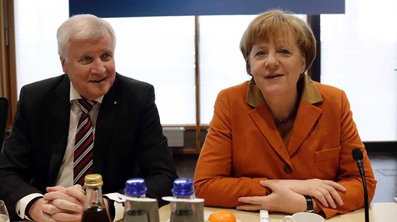 Demonstrieren Einigkeit: Horst Seehofer und Angela Merkel beim Treffen in München.