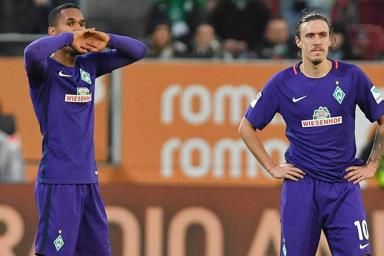 Lange Gesichter: Nach der Pleite in Augsburg sind Theodor Gebre Selassie (li.) und Max Kruse bedient.