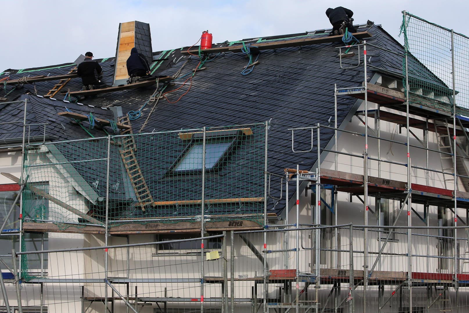 Hausbau: Die Zinsflaute macht Bausparkassen das Leben schwer. Das bekommen auch immer mehr Kunden zu spüren.