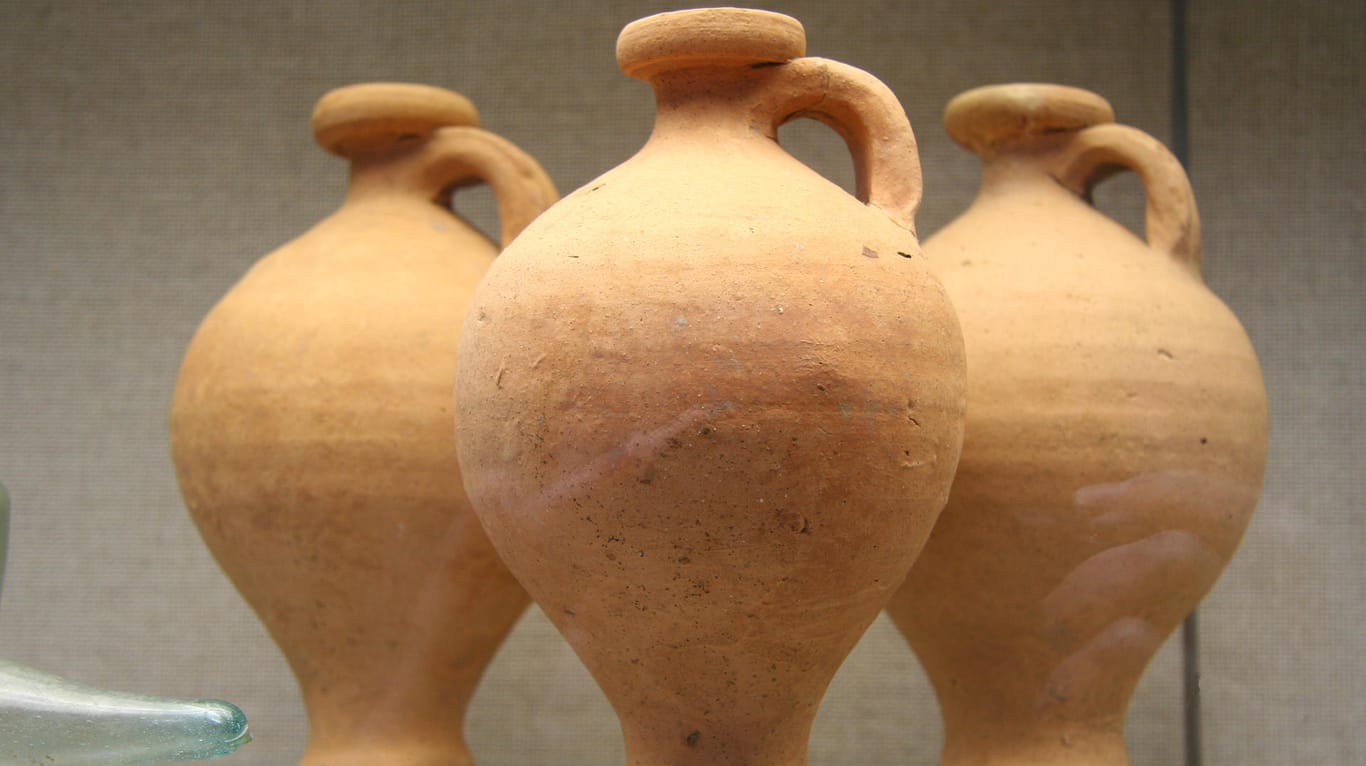 Ähnlich wie aus diesen antiken römischen Krügen könnten die Tempelerbauer ihr Bier bekommen haben.