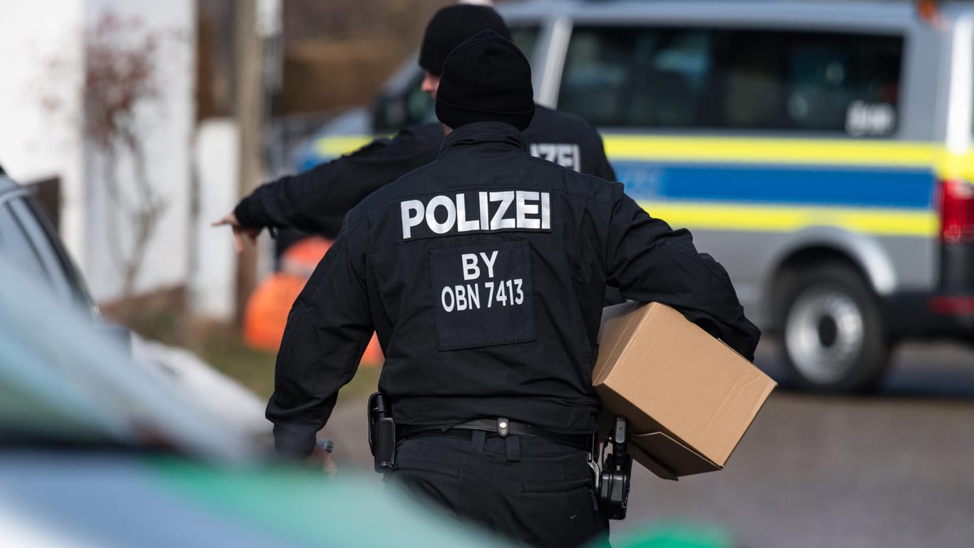 Das SEK der Polizei ist in drei Bundesländern gegen sogenannte Reichsbürger vorgegangen.