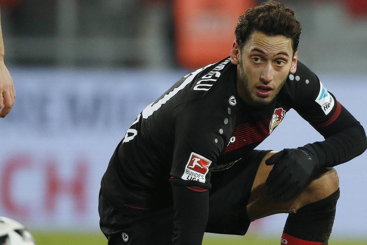 Aufgrund der Sperre kann Mittelfeldspieler Hakan Calhanoglu in dieser Saison nicht mehr für Bayer Leverkusen spielen.