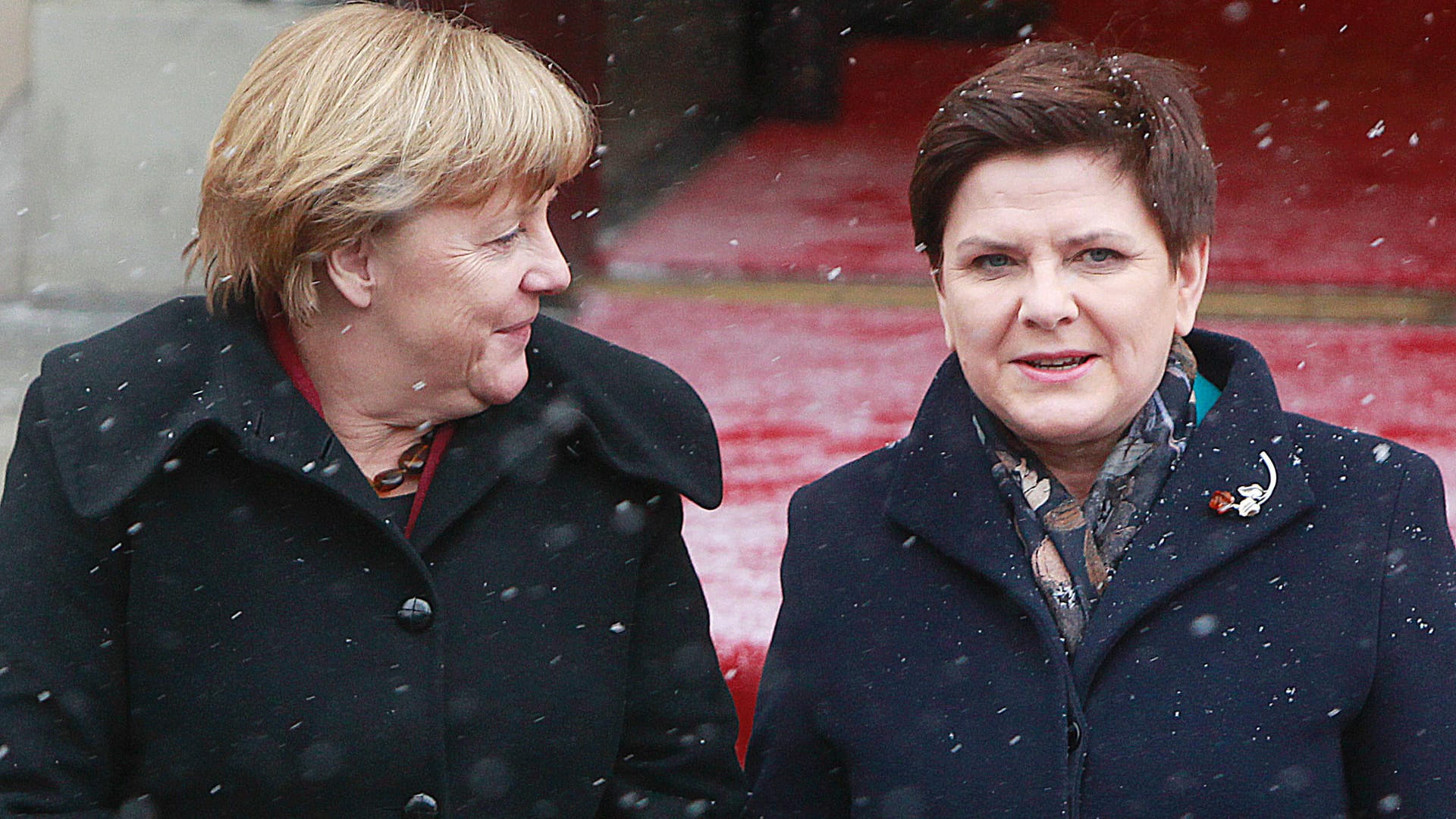 Angela Merkel und Beata Szydlo wollen sich um eine starke Achse zwischen Deutschland und Polen bemühen. Angela Merkel und Beata Szydlo wollen sich um eine starke Achse zwischen Deutschland und Polen bemühen.