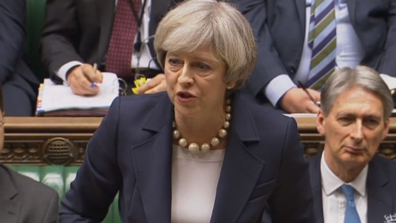 Premierministerin Theresa May spricht im britischen Unterhaus.