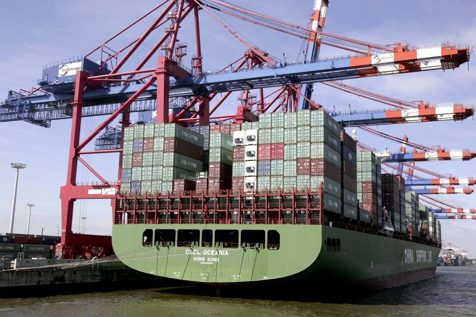 Containerterminal im Hafen von Hamburg.