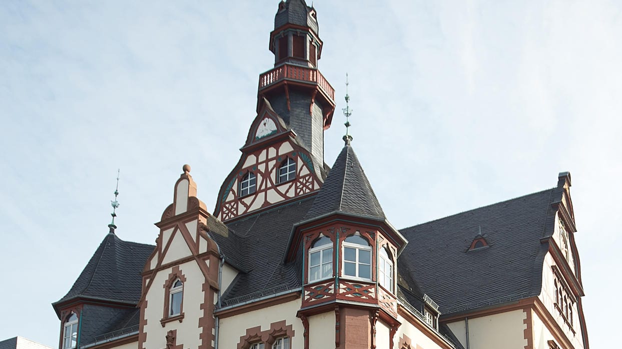 Von diesem Glockenspiel in Limburg aus wird der Fuchs keine Gans mehr stehlen.