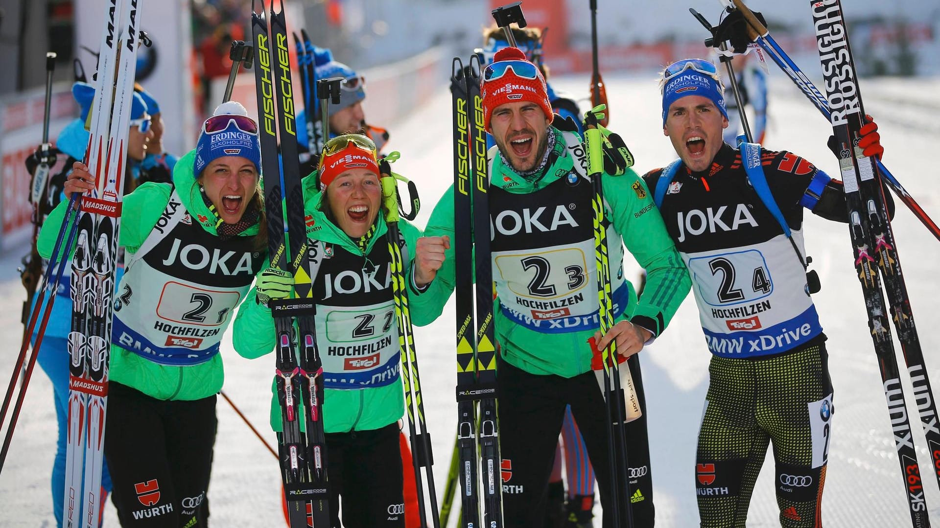 Weltmeister: Vanessa Hinz, Laura Dahlmeier, Arnd Peiffer and Simon Schempp (von links) waren in der Mixed-Staffel bei der Biathlon-WM nicht zu schlagen.