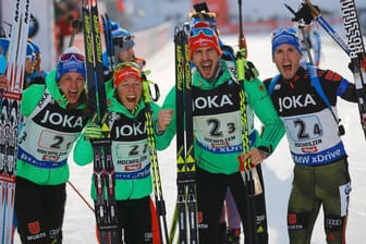 Weltmeister: Vanessa Hinz, Laura Dahlmeier, Arnd Peiffer and Simon Schempp (von links) waren in der Mixed-Staffel bei der Biathlon-WM nicht zu schlagen.