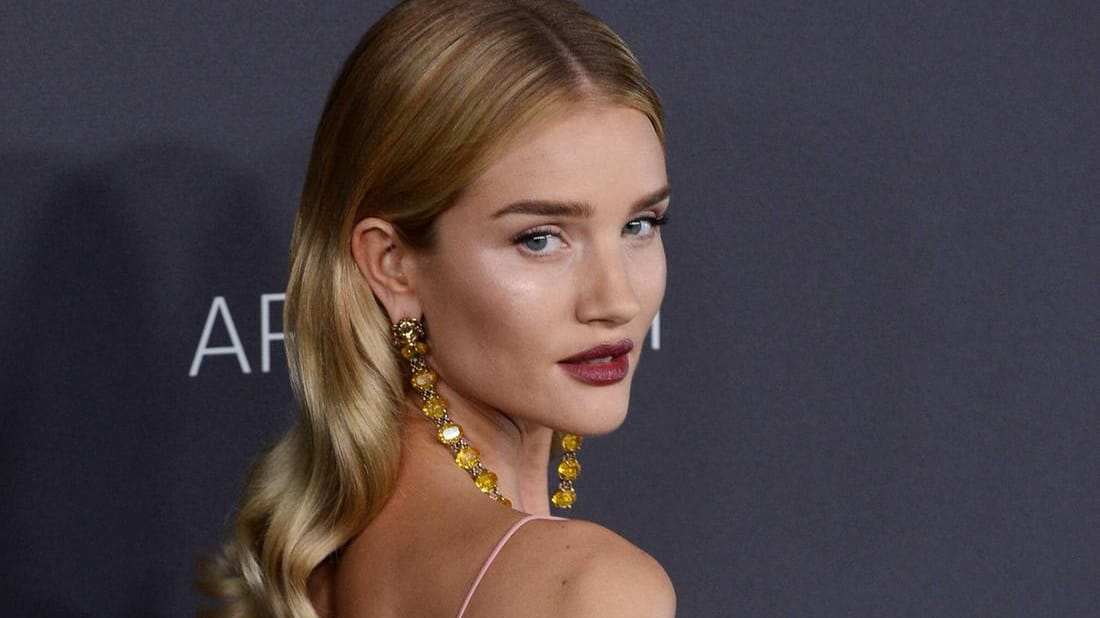 Model Rosie Huntington-Whiteley freut sich auf ihr erstes Kind.