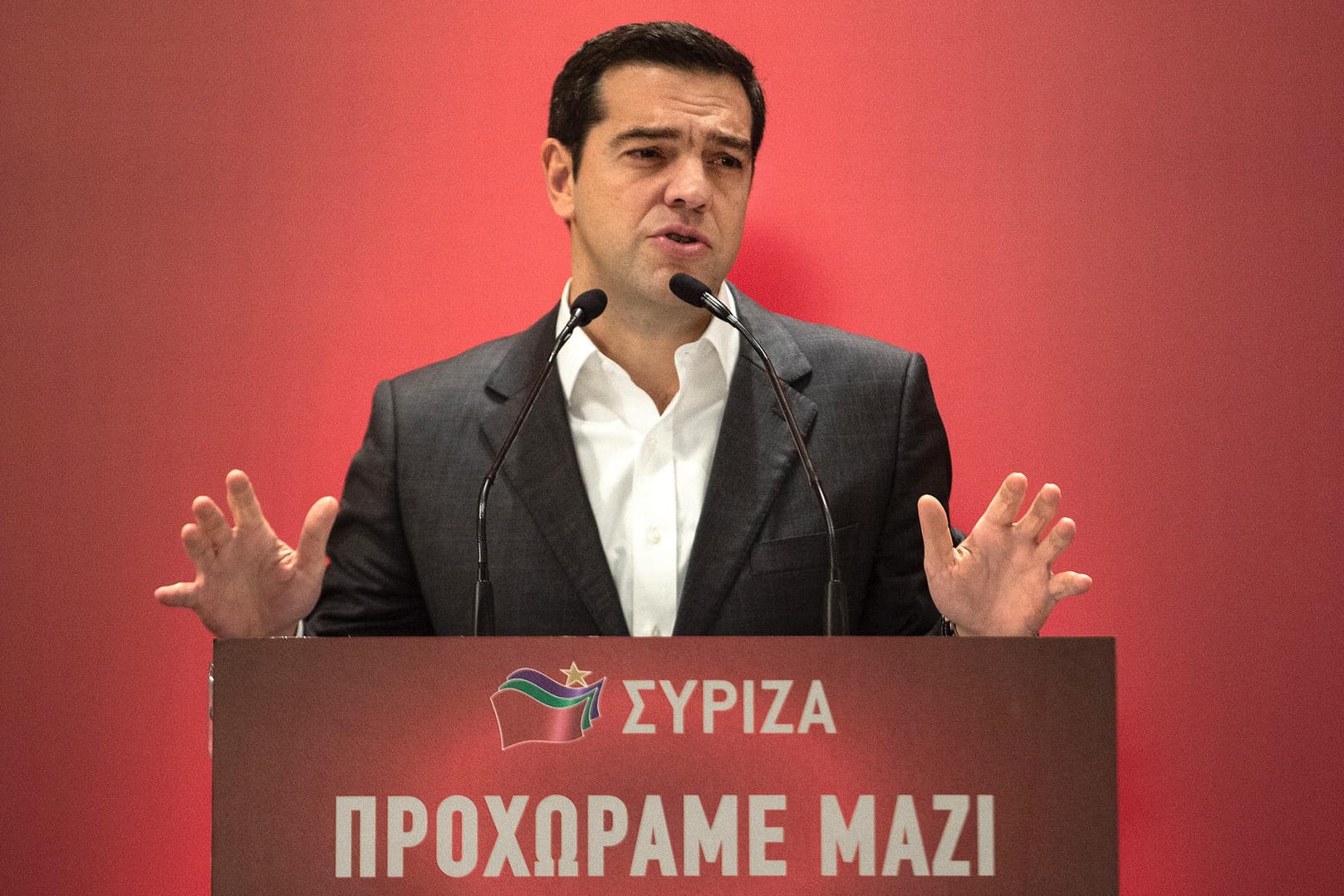 Alexis Tsipras spricht in Athen zu Parteianhängern.