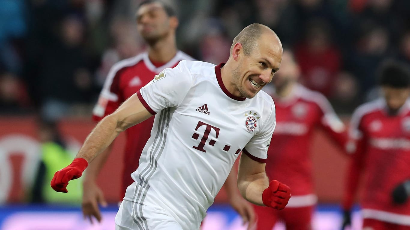 Bayern-Star Arjen Robben jubelt über seinen Treffer.