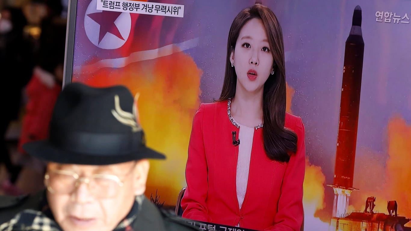 Im nordkoreanischen Fernsehen läuft ein Beitrag über den jüngsten Raketentest von Kim Jong Un.