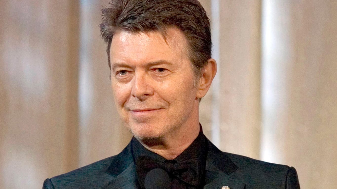 David Bowie wurde bei den 59. Grammy Awards 2017 in fünf Kategorien mit dem wichtigsten Musikpreis der Welt ausgezeichnet.