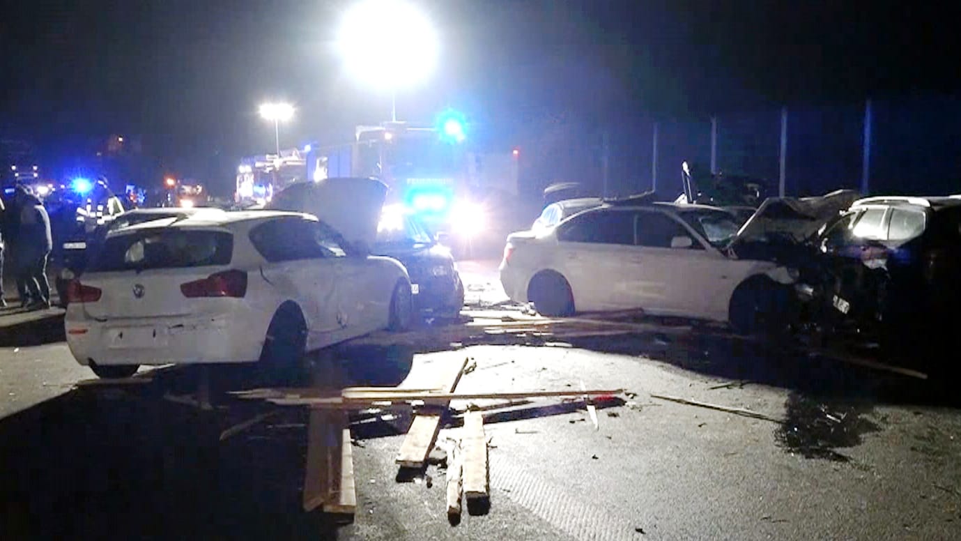 Sieben Verletzte bei Massenkarambolage auf A1