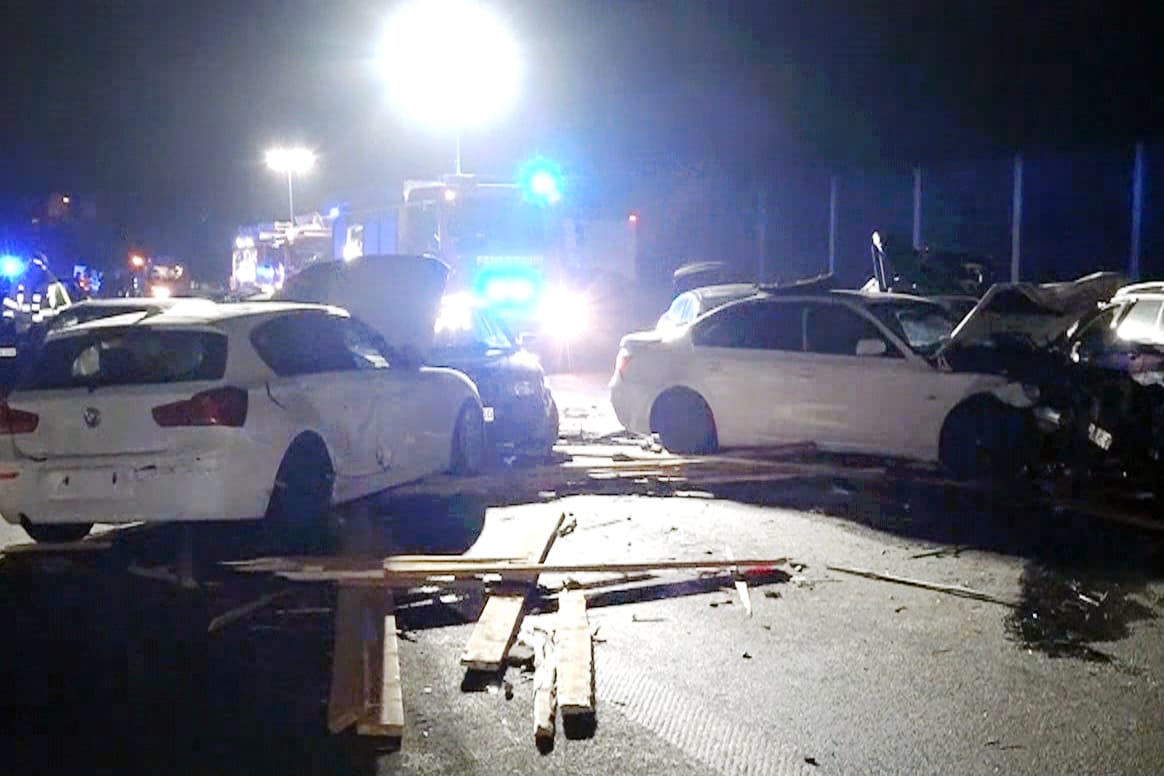 Sieben Verletzte bei Massenkarambolage auf A1