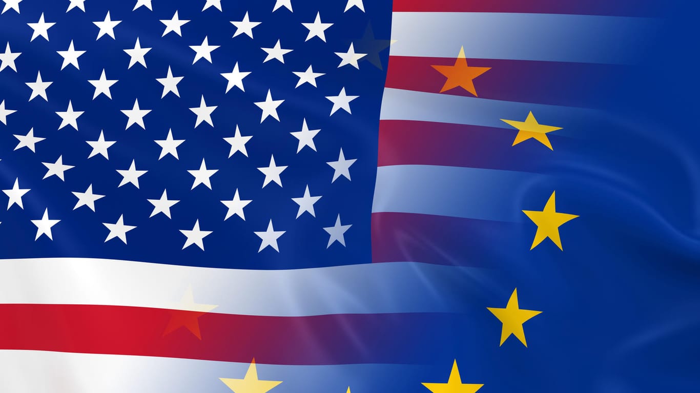 Die Flaggen der USA und der EU.