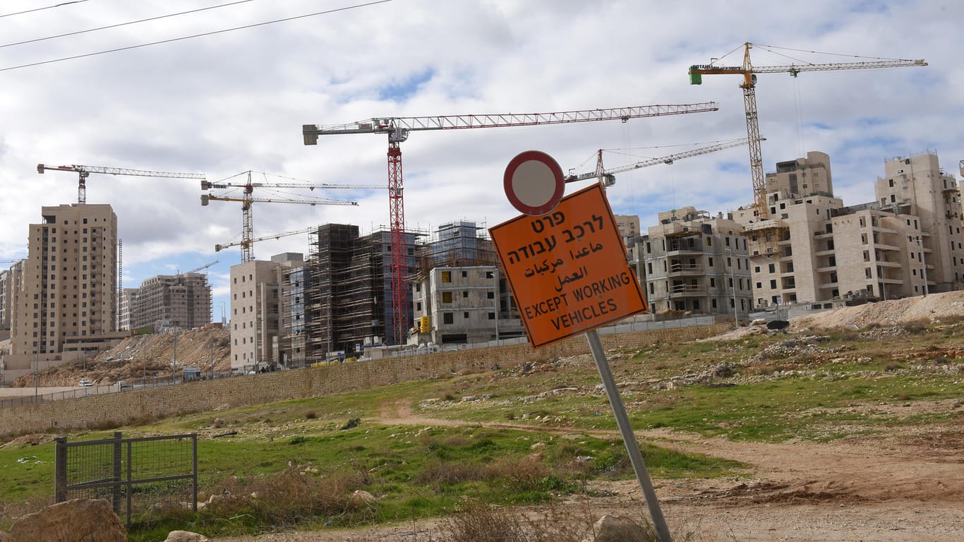 Israel baut erneut Siedlungen.
