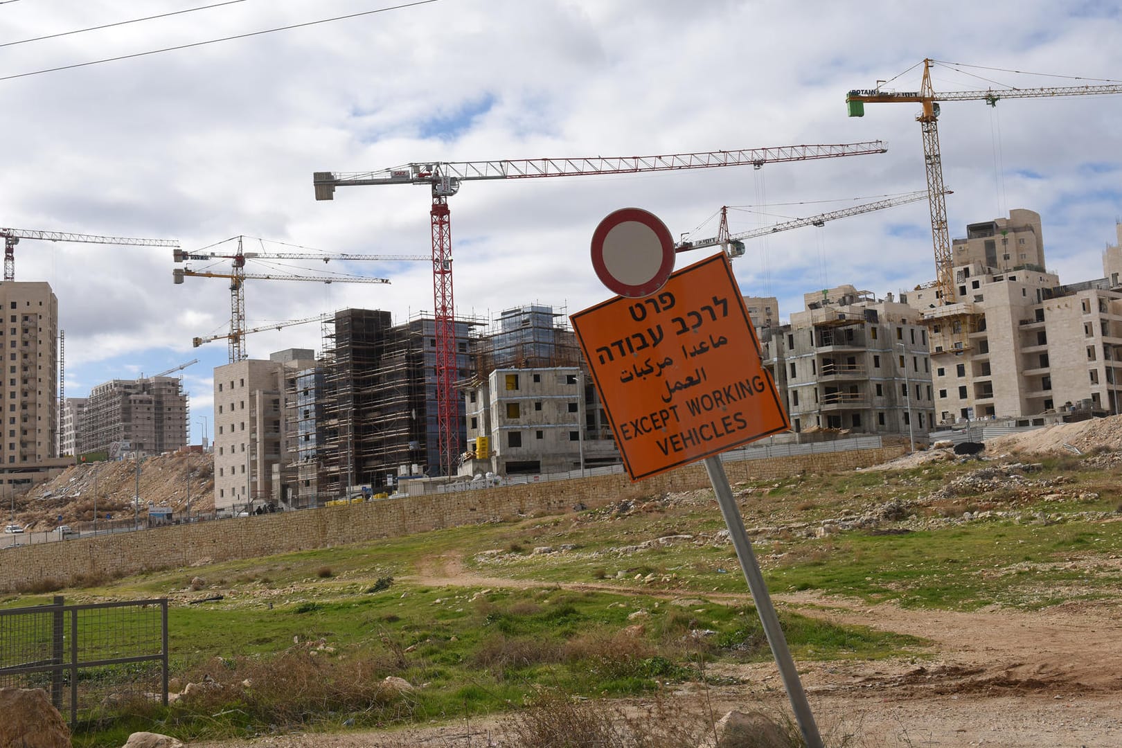 Israel baut erneut Siedlungen.