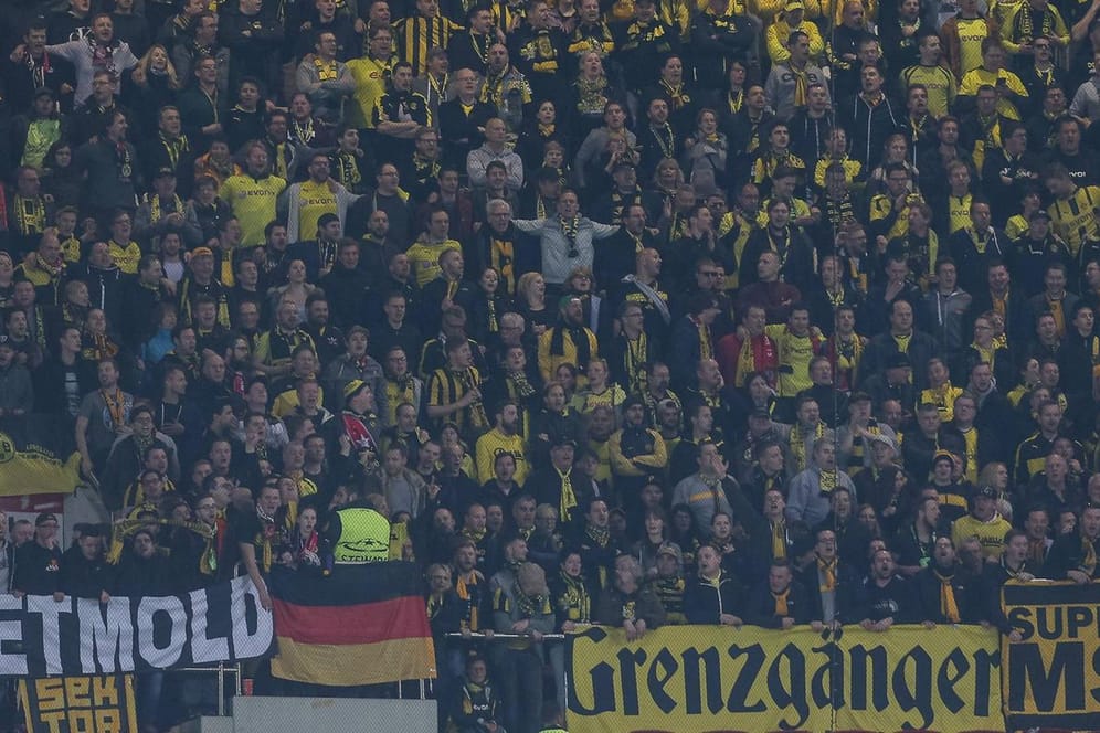 Viele der Dortmunder Fans kamen zu spät ins Stadion zum Spiel gegen Benfica.